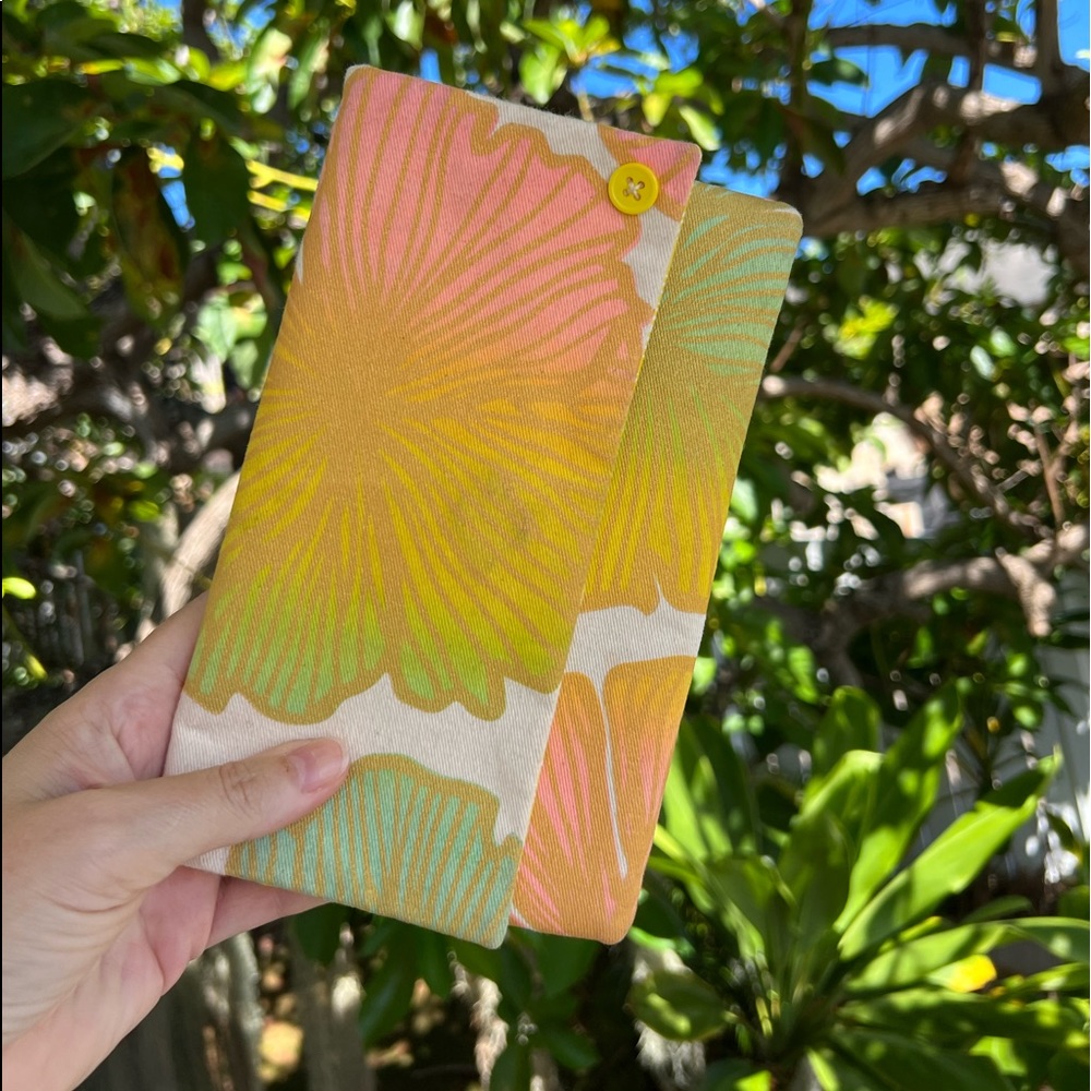 Floral Canvas Clutch - Multicolor